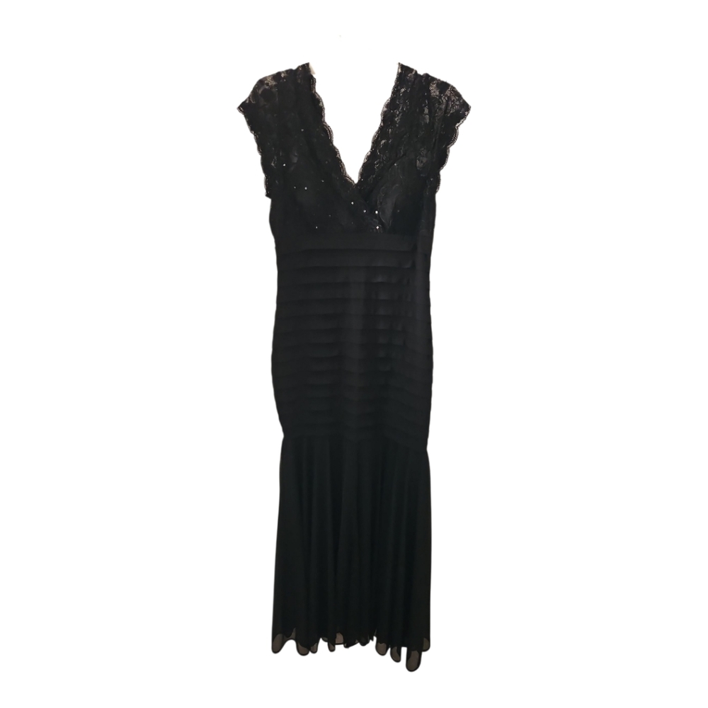 Betsy & Adam S/S Black Lace Upper, Pleated Bodice with Flowy Mermaid Skirt Maxi